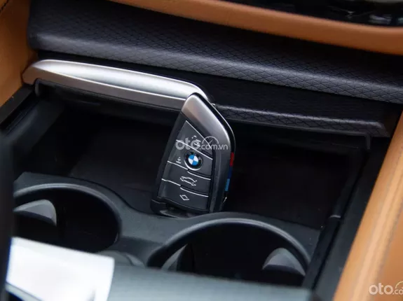 BMW 520i M Sport 2023 - Odo 1789 km đăng ký 2024, bản full có đá cốp, cửa hít 5 năm bảo dưỡng free