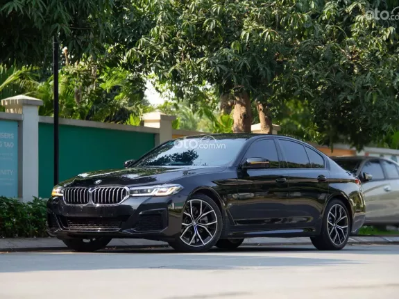 BMW 520i M Sport 2023 - Odo 1789 km đăng ký 2024, bản full có đá cốp, cửa hít 5 năm bảo dưỡng free