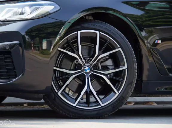 BMW 520i M Sport 2023 - Odo 1789 km đăng ký 2024, bản full có đá cốp, cửa hít 5 năm bảo dưỡng free