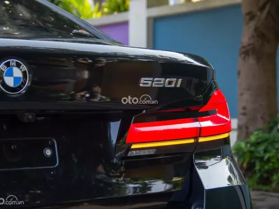 BMW 520i M Sport 2023 - Odo 1789 km đăng ký 2024, bản full có đá cốp, cửa hít 5 năm bảo dưỡng free