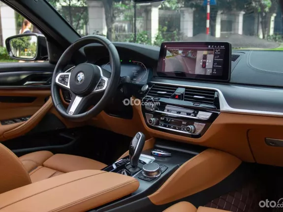 BMW 520i M Sport 2023 - Odo 1789 km đăng ký 2024, bản full có đá cốp, cửa hít 5 năm bảo dưỡng free