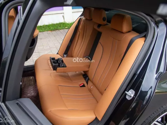 BMW 520i M Sport 2023 - Odo 1789 km đăng ký 2024, bản full có đá cốp, cửa hít 5 năm bảo dưỡng free