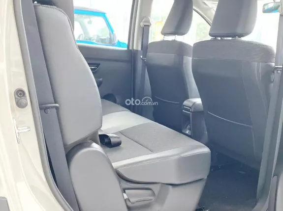 Suzuki XL7 1.5L 2025 - Xe 2 màu Trắng Ngà - Đen Suzuki Xl7 2025