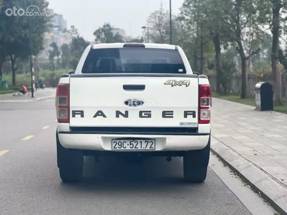 Ford Ranger XLS 2.0L 4x2 AT 2015 - Xe màu trắng đẹp, giá còn thương lượng sâu