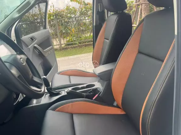 Ford Ranger XLS 2.0L 4x2 AT 2015 - Xe màu trắng đẹp, giá còn thương lượng sâu