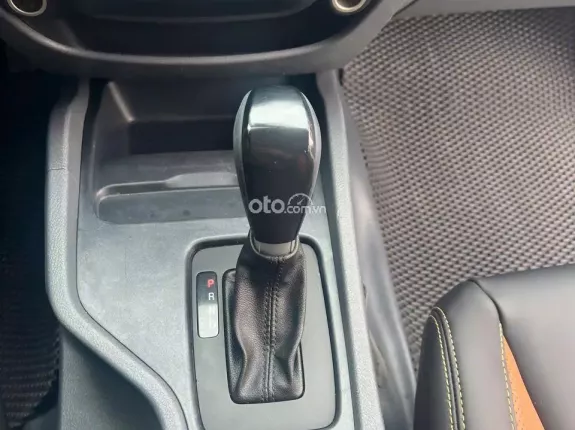 Ford Ranger XLS 2.0L 4x2 AT 2015 - Xe màu trắng đẹp, giá còn thương lượng sâu