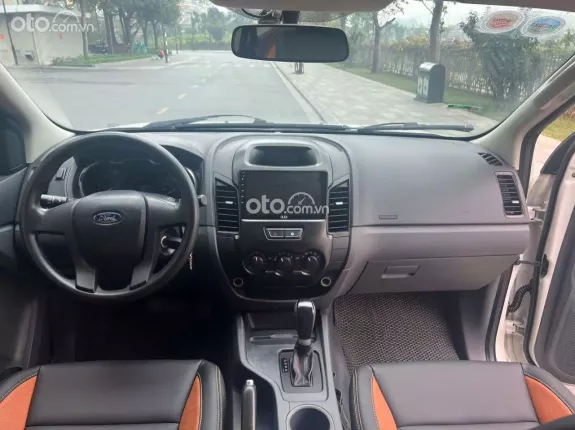 Ford Ranger XLS 2.0L 4x2 AT 2015 - Xe màu trắng đẹp, giá còn thương lượng sâu
