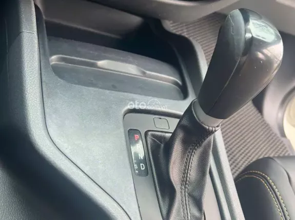 Ford Ranger XLS 2.0L 4x2 AT 2015 - Xe màu trắng đẹp, giá còn thương lượng sâu