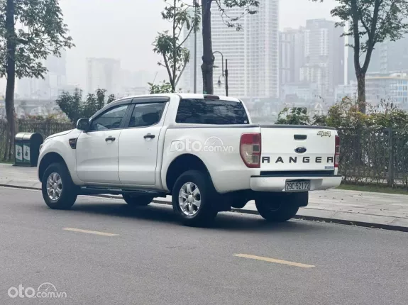 Ford Ranger XLS 2.0L 4x2 AT 2015 - Xe màu trắng đẹp, giá còn thương lượng sâu