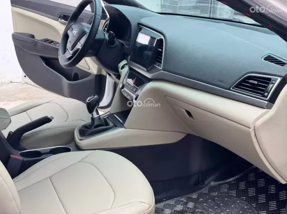 Hyundai Elantra 2017 - Sẵn 1 em MT cho các anh em dịch vụ
