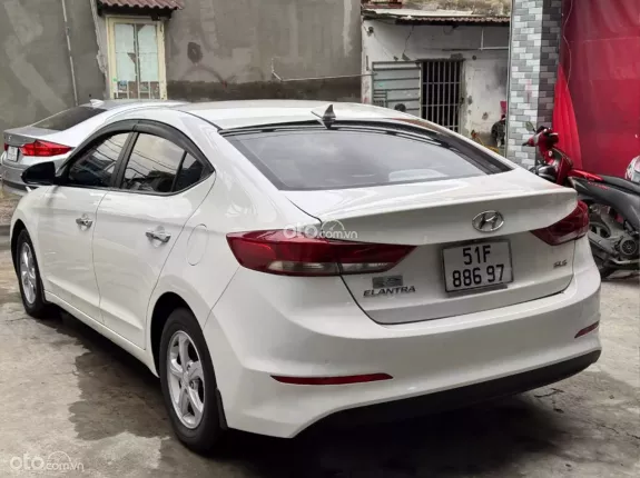 Hyundai Elantra 2017 - Sẵn 1 em MT cho các anh em dịch vụ