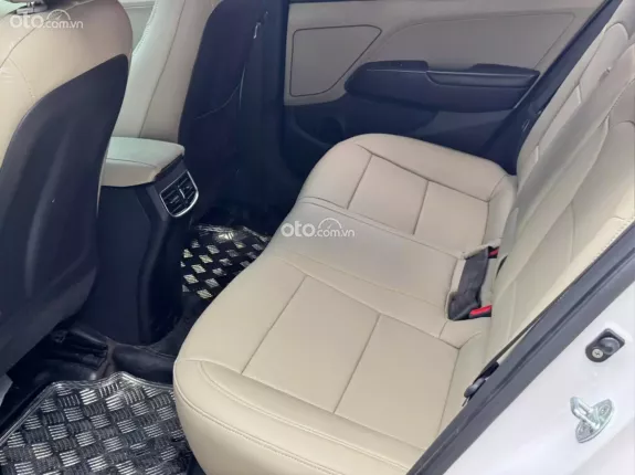 Hyundai Elantra 2017 - Sẵn 1 em MT cho các anh em dịch vụ