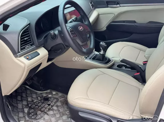 Hyundai Elantra 2017 - Sẵn 1 em MT cho các anh em dịch vụ