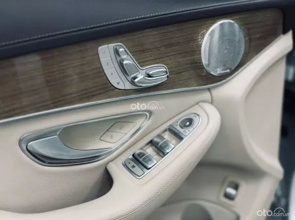 Mercedes-Benz C250 2016 - Màu Bạc ánh kim, nội thất kem