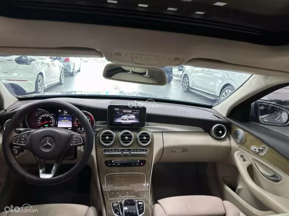 Mercedes-Benz C250 2016 - Màu Bạc ánh kim, nội thất kem