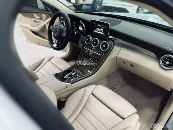 Mercedes-Benz C250 2016 - Màu Bạc ánh kim, nội thất kem