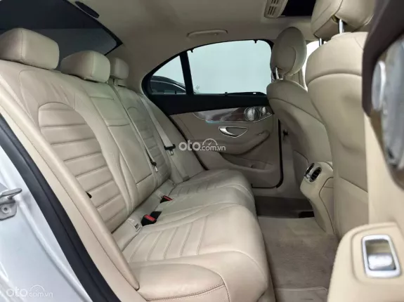 Mercedes-Benz C250 2016 - Màu Bạc ánh kim, nội thất kem