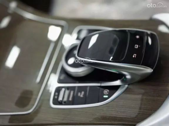 Mercedes-Benz C250 2016 - Màu Bạc ánh kim, nội thất kem