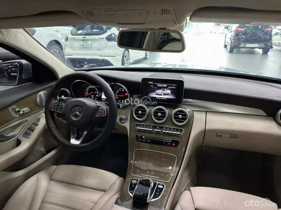 Mercedes-Benz C250 2016 - Màu Bạc ánh kim, nội thất kem