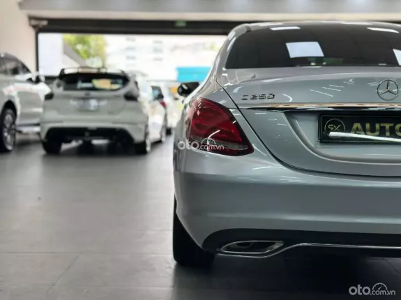 Mercedes-Benz C250 2016 - Màu Bạc ánh kim, nội thất kem
