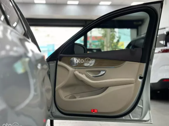 Mercedes-Benz C250 2016 - Màu Bạc ánh kim, nội thất kem