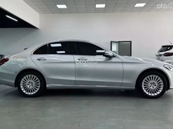 Mercedes-Benz C250 2016 - Màu Bạc ánh kim, nội thất kem