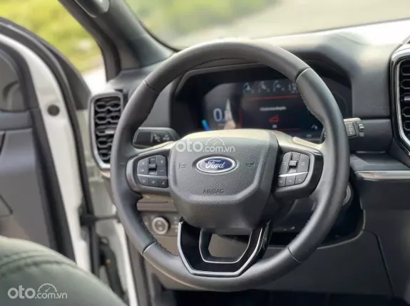 Ford Everest 2.0L ST5 6AT 2WD Titanium 2024 - New mới về siêu lướt các bác nhé