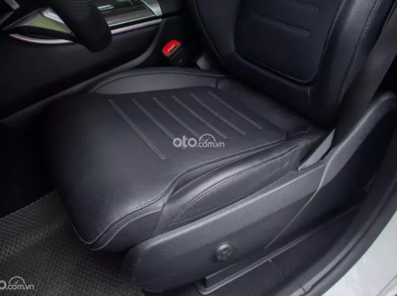 Mercedes-Benz GLC 300 4Matic 2023 - Odo 5900 km một chủ từ mới