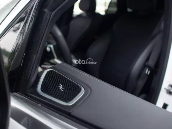 Mercedes-Benz GLC 300 4Matic 2023 - Odo 5900 km một chủ từ mới