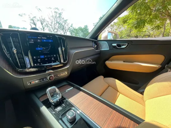 Volvo XC60 B6 Ultimate Bright 2023 - Odo 90km cho một chiếc xe độc nhất nhì