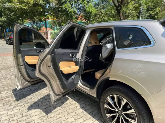Volvo XC60 B6 Ultimate Bright 2023 - Odo 90km cho một chiếc xe độc nhất nhì