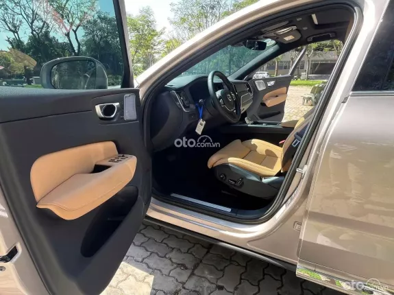 Volvo XC60 B6 Ultimate Bright 2023 - Odo 90km cho một chiếc xe độc nhất nhì