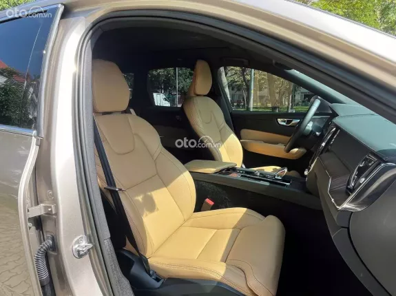 Volvo XC60 B6 Ultimate Bright 2023 - Odo 90km cho một chiếc xe độc nhất nhì