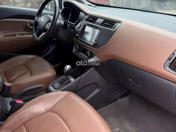 Kia Rio 1.4 AT Hatchback 2015 - Rio AT hatckback 2015