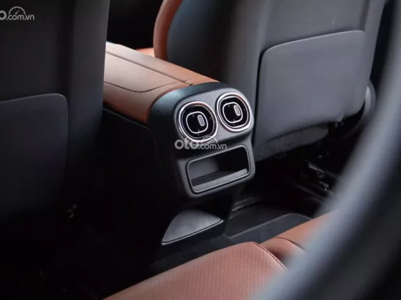 Mercedes-Benz GLC 200 4Matic 2024 - Tên công tý xuất VAT 900 triệu