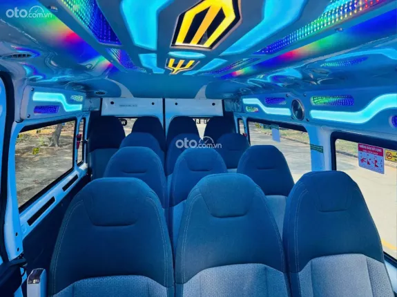 Ford Transit 9 Chỗ 2.4 Diesel 2023 - Giá chỉ 735 triệu