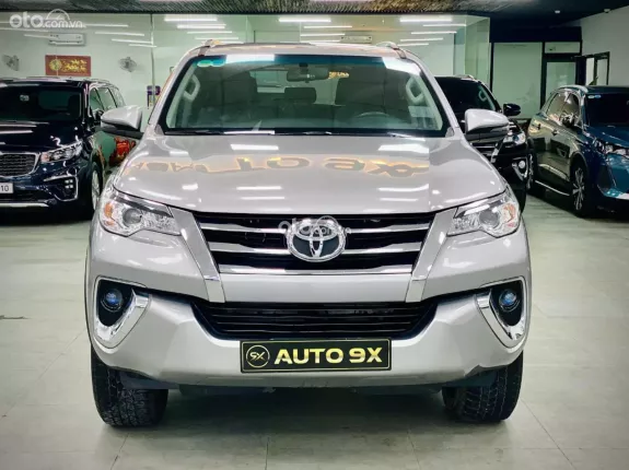 Toyota Fortuner 2.4 AT 4x2 Legender 2020 - Xe màu Bạc - Nội thất Nâu