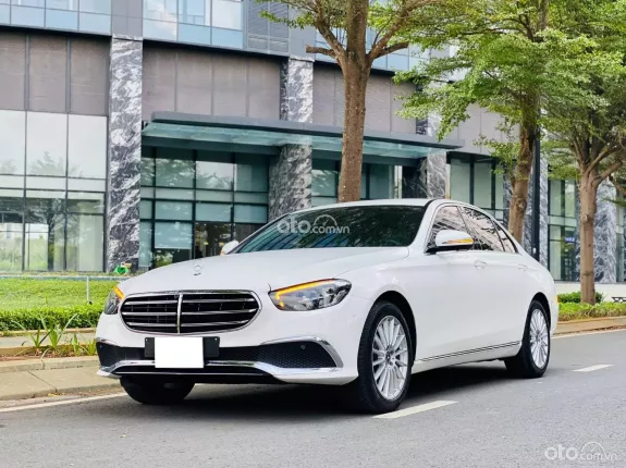 Mercedes-Benz E200 Exclusive V1 2022 - Trắng Đen