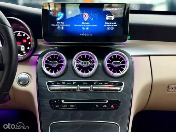 Mercedes-Benz C200 2018 - Bảo dưỡng full ls hãng