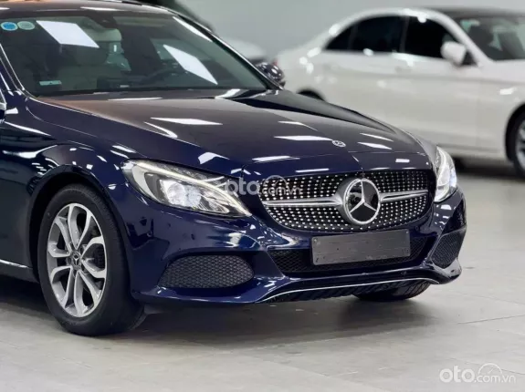 Mercedes-Benz C200 2018 - Bảo dưỡng full ls hãng