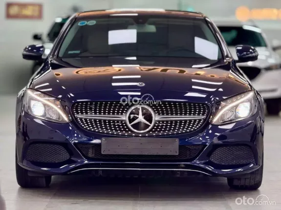 Mercedes-Benz C200 2018 - Bảo dưỡng full ls hãng