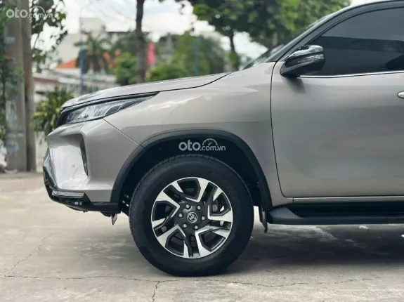 Toyota Fortuner 2.4 AT 4x2 Legender 2024 - Odo 8.000 km - Siêu lướt