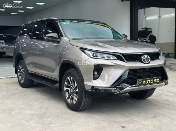 Toyota Fortuner 2.4 AT 4x2 Legender 2024 - Odo 8.000 km - Siêu lướt