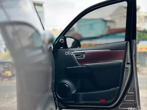 Toyota Fortuner 2.4 AT 4x2 Legender 2024 - Odo 8.000 km - Siêu lướt