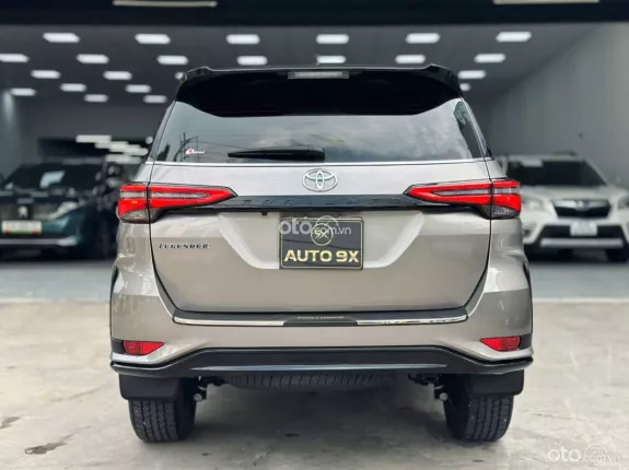 Toyota Fortuner 2.4 AT 4x2 Legender 2024 - Odo 8.000 km - Siêu lướt