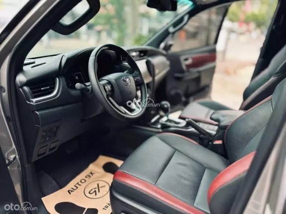 Toyota Fortuner 2.4 AT 4x2 Legender 2024 - Odo 8.000 km - Siêu lướt