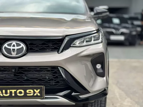 Toyota Fortuner 2.4 AT 4x2 Legender 2024 - Odo 8.000 km - Siêu lướt