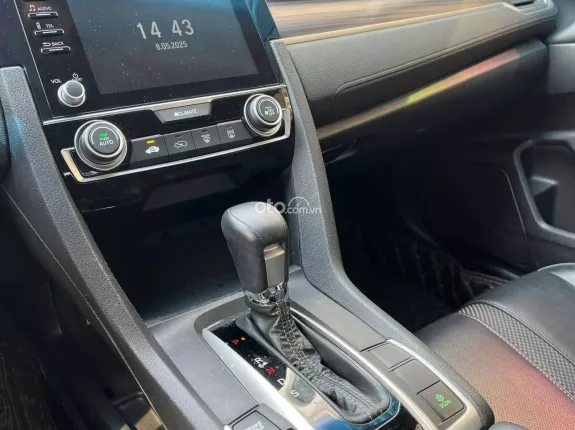 Honda Civic 1.5 G 2021 - 585 triệu