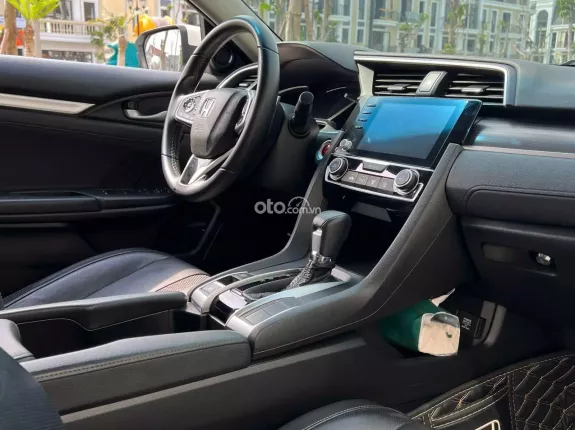 Honda Civic 1.5 G 2021 - 585 triệu