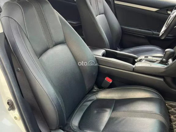 Honda Civic 1.5 G 2021 - 585 triệu